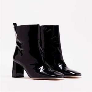 NIB NEW Good American Square Toe Patent Leather Ankle Bootie In Black